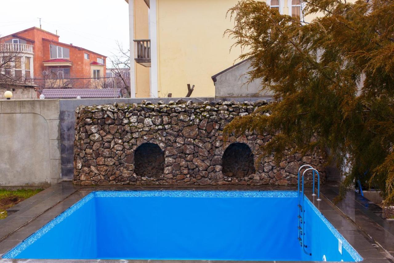 Hotel Red Castle Erywań Zewnętrze zdjęcie